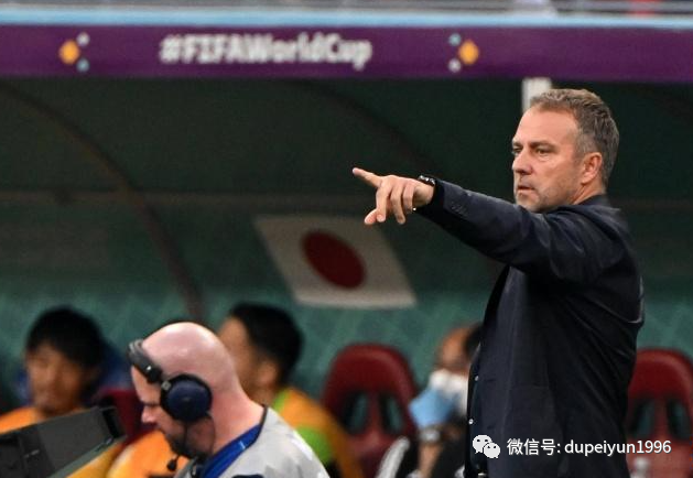  主帅战术调整见效，弱旅逼平领头羊