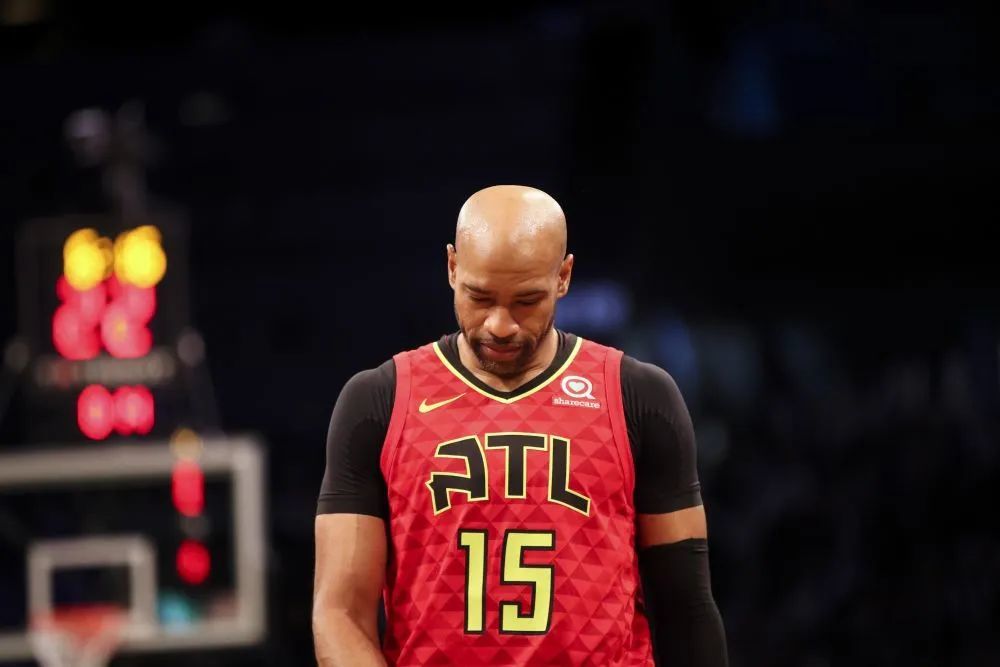  传奇球星退役赛，万人空巷致敬经典