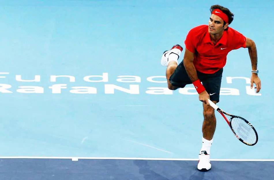  发球上网战术奏效，伊斯内尔轰出制胜ACE