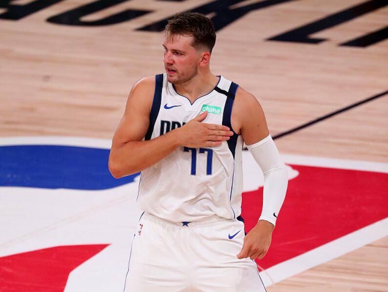  东契奇超神发挥，独行侠加时险胜快船队