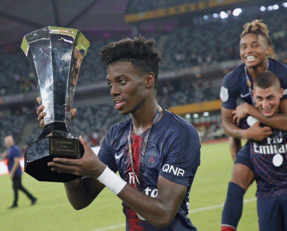  高芙青少年组夺冠，美国超新星横空出世