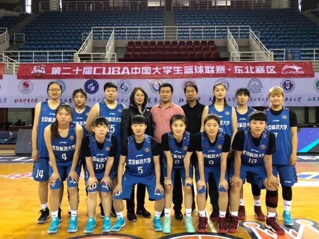  女篮姑娘们勇夺联赛冠军创佳绩