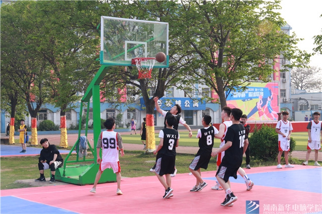  校园篮球联赛开战，清华附中首战告捷