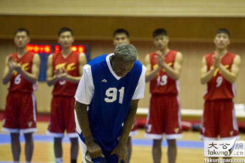  篮球名宿退役仪式温情满满