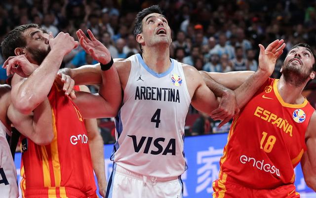  草根球队圆梦记，业余选手击败职业队