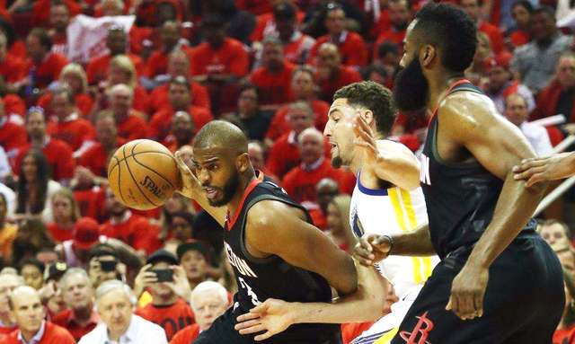  保罗双打搭档默契配合勇夺冠军